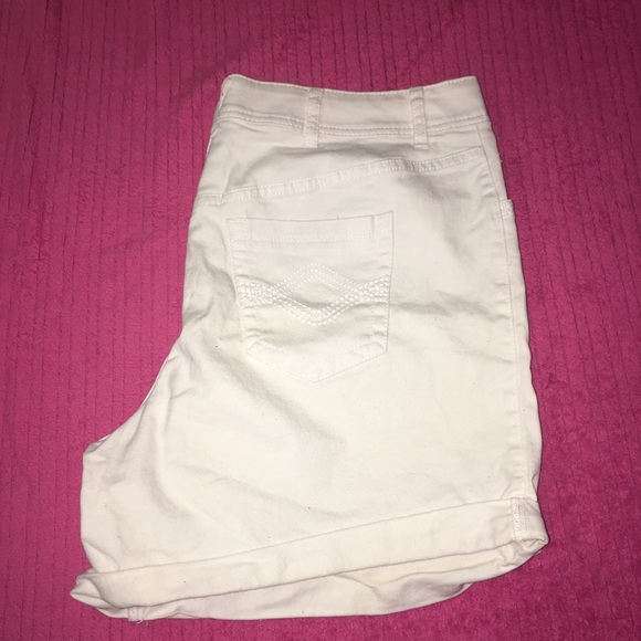White Lane Bryant shorts - Picture 3 of 3